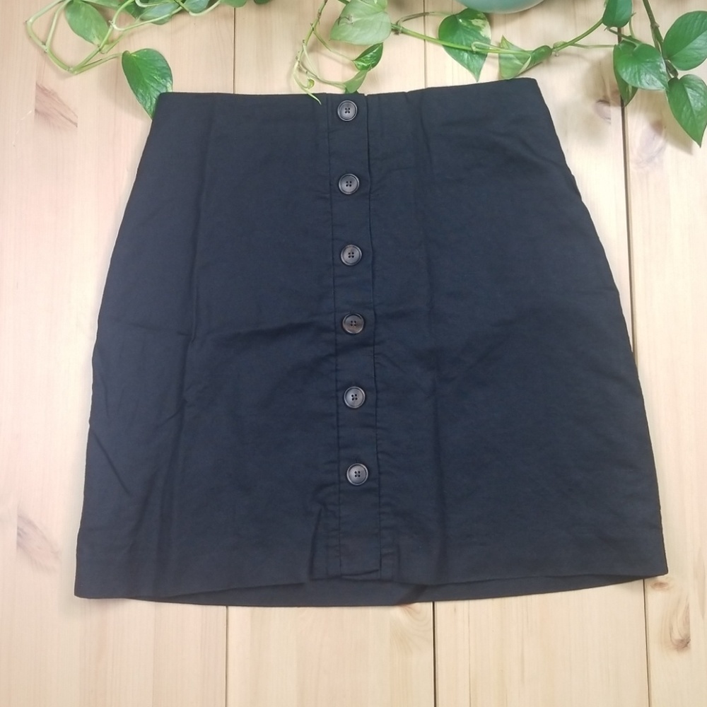 ☃ Gap | Buttom Front Black Skirt